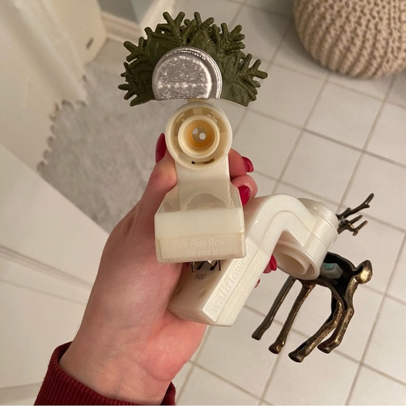 Bath & Body Works Christmas Wallflowers - Picture 5 of 5